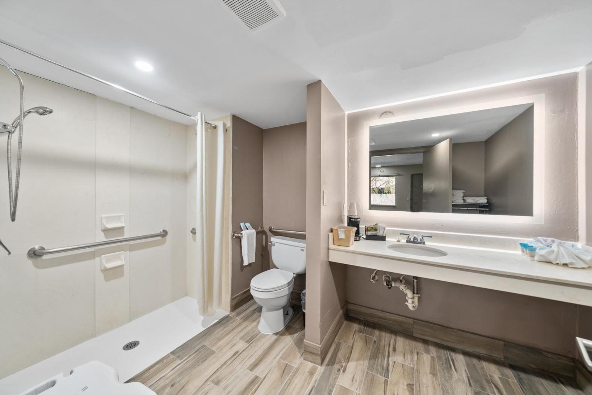 Executive Inn - Panama City Beach Upper Grand Lagoon Buitenkant foto